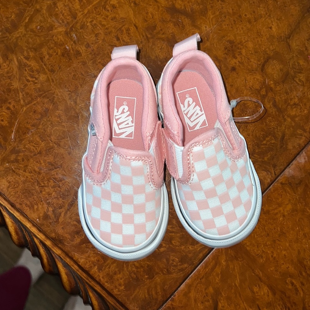 Pink & White baby checkered Vans with elastic NIB